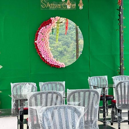 Sattva Cafe And Motel Rishīkesh Dış mekan fotoğraf