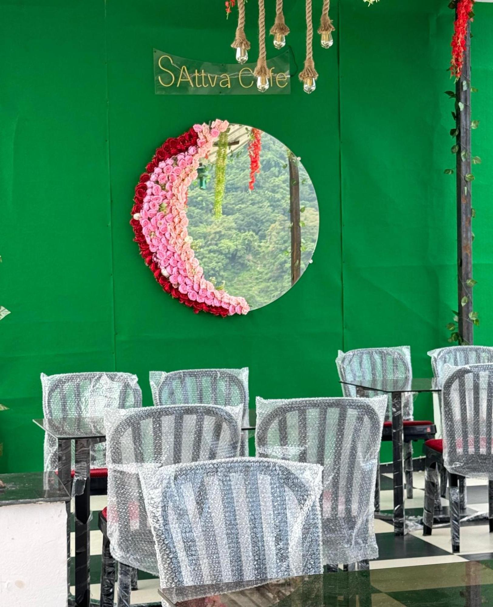 Sattva Cafe And Motel Rishīkesh Dış mekan fotoğraf