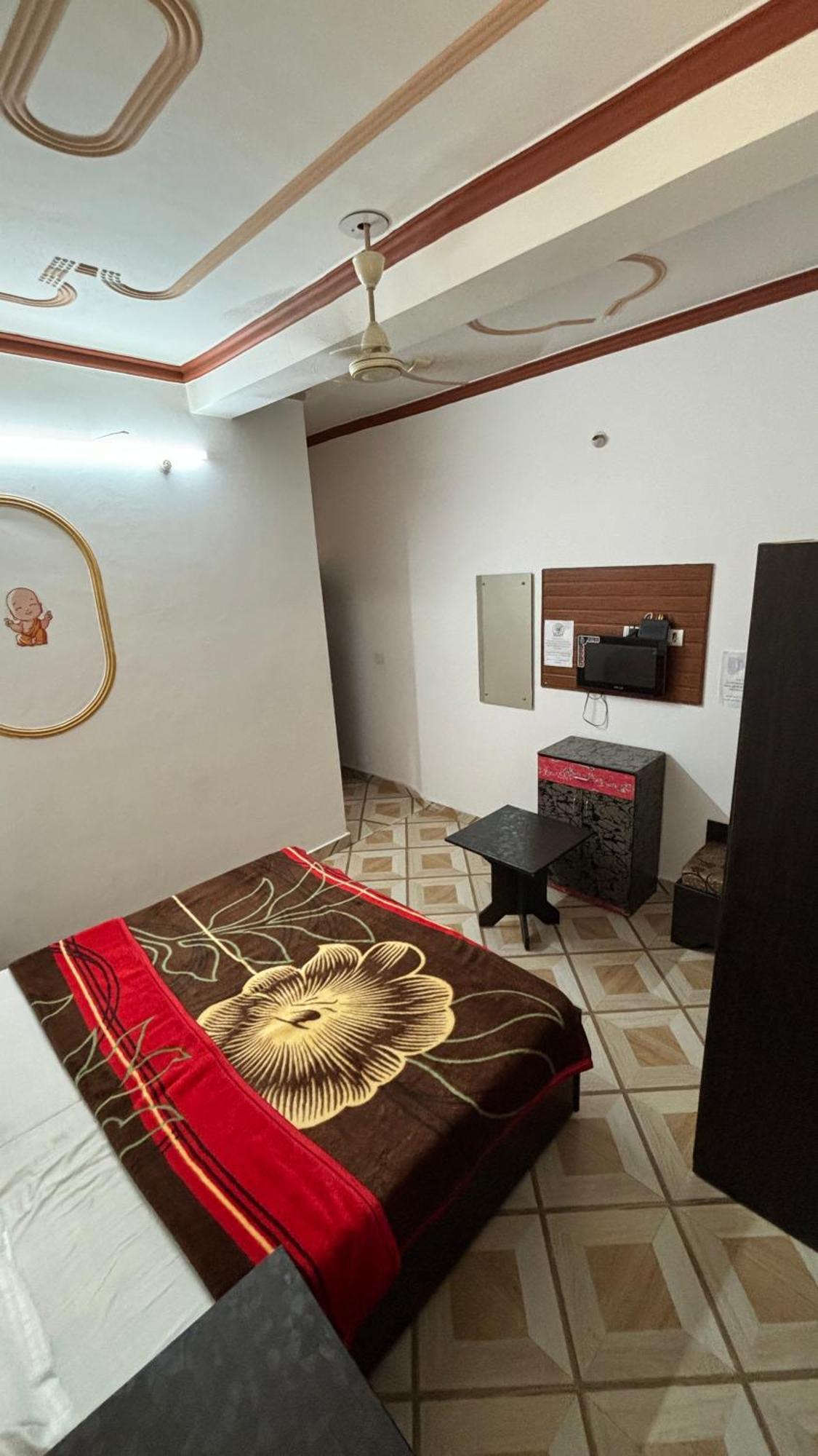 Sattva Cafe And Motel Rishīkesh Dış mekan fotoğraf