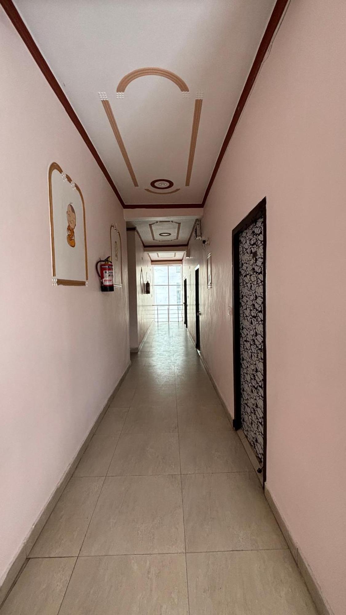 Sattva Cafe And Motel Rishīkesh Dış mekan fotoğraf