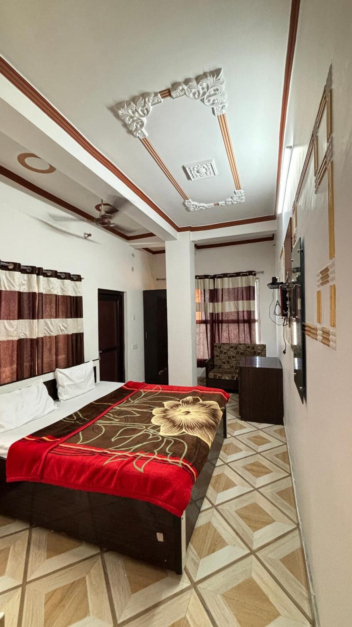 Sattva Cafe And Motel Rishīkesh Dış mekan fotoğraf