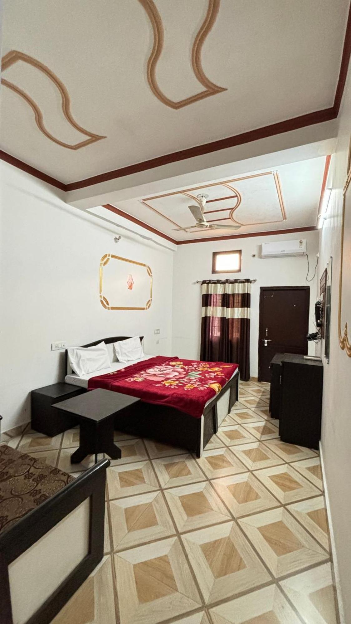 Sattva Cafe And Motel Rishīkesh Dış mekan fotoğraf
