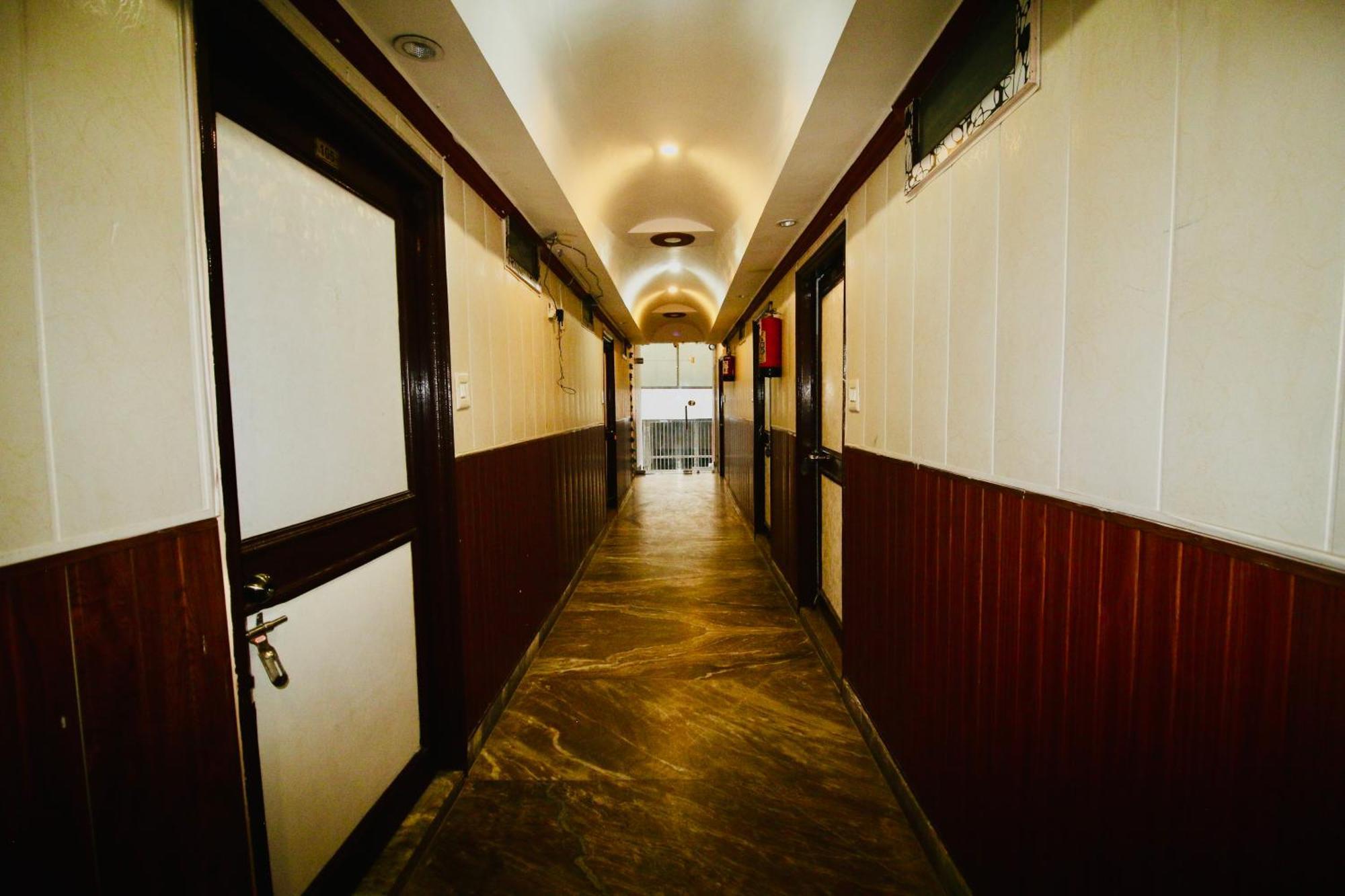 Sattva Cafe And Motel Rishīkesh Dış mekan fotoğraf