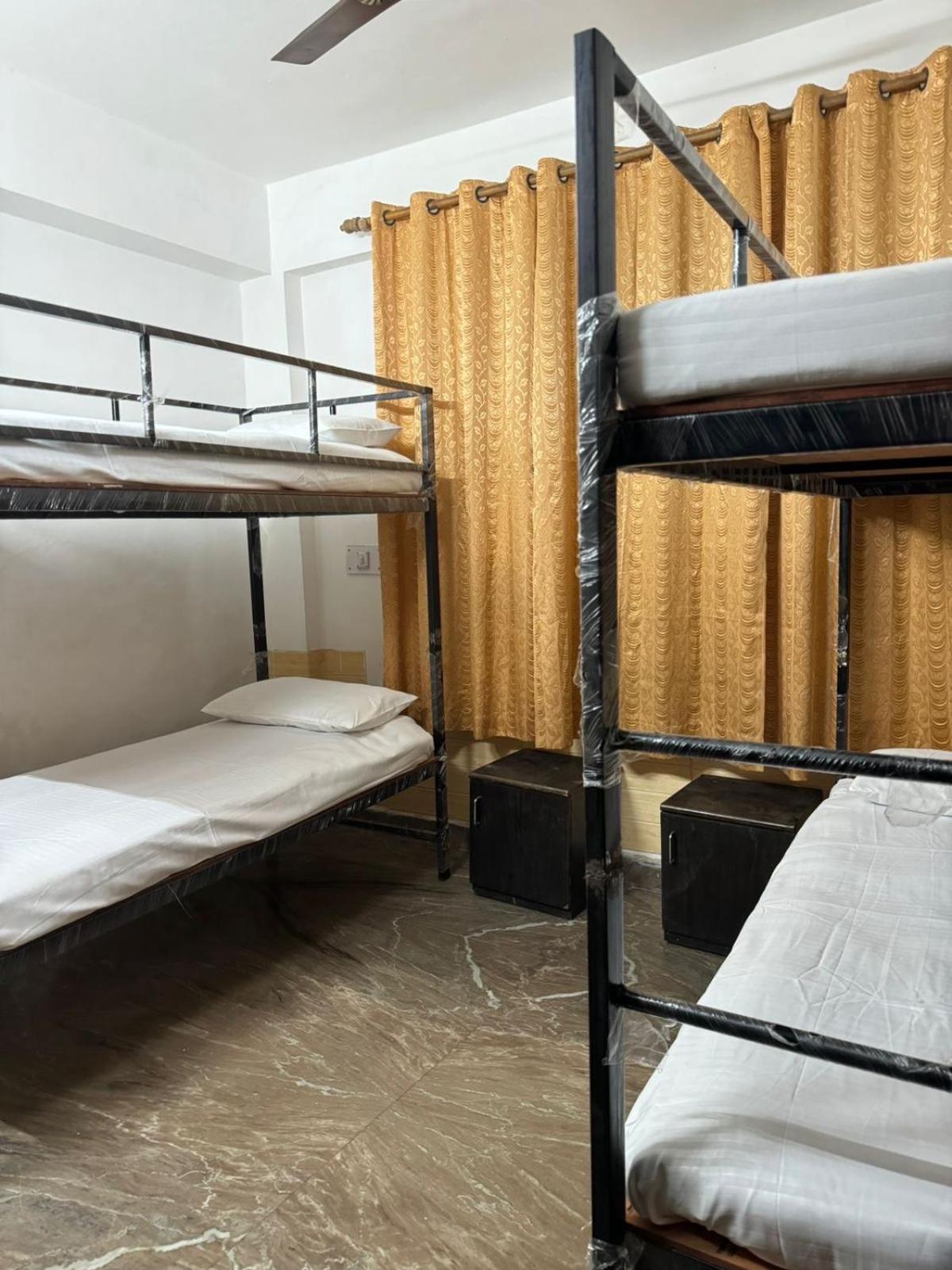 Sattva Cafe And Motel Rishīkesh Dış mekan fotoğraf