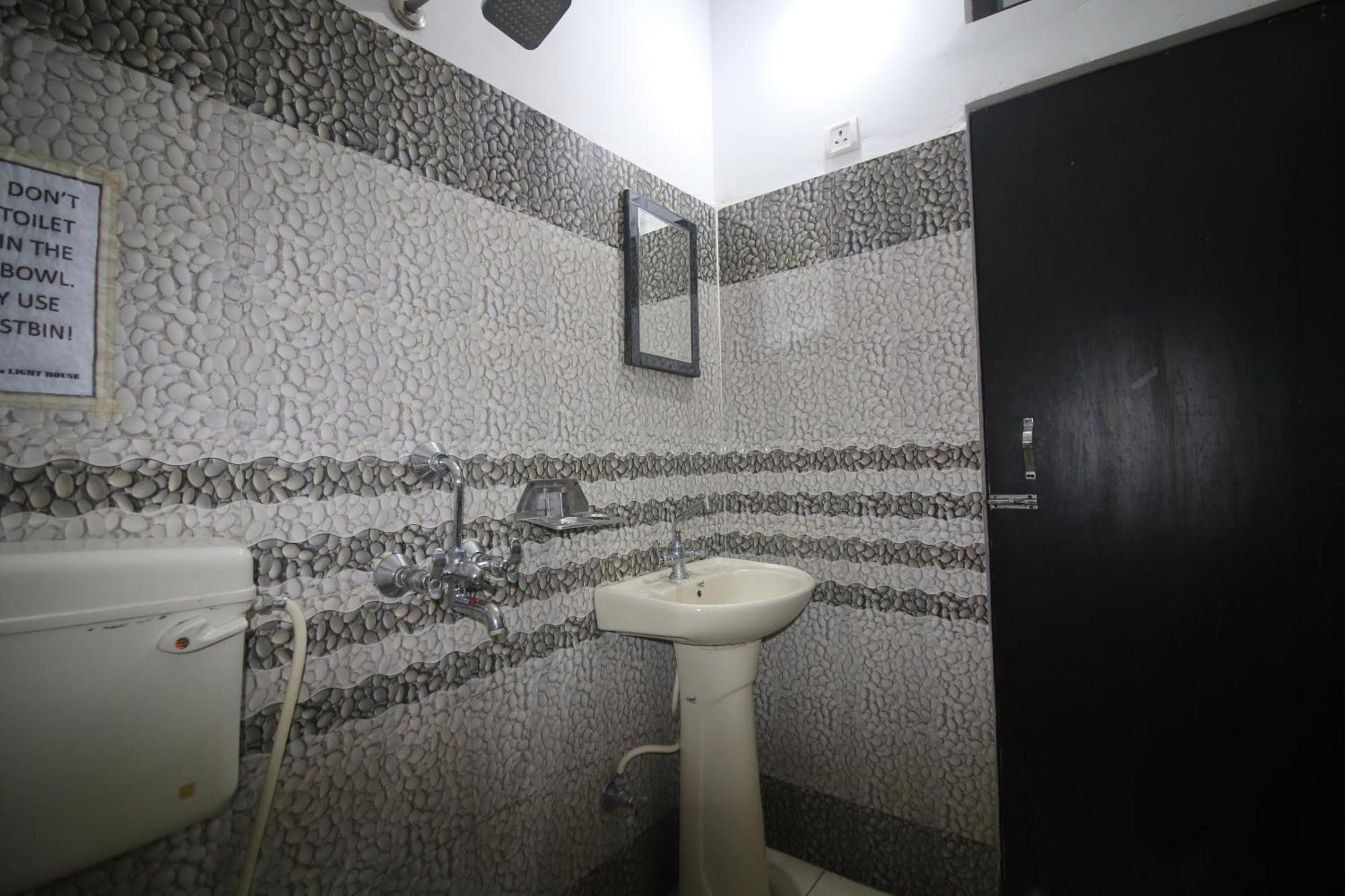Sattva Cafe And Motel Rishīkesh Dış mekan fotoğraf